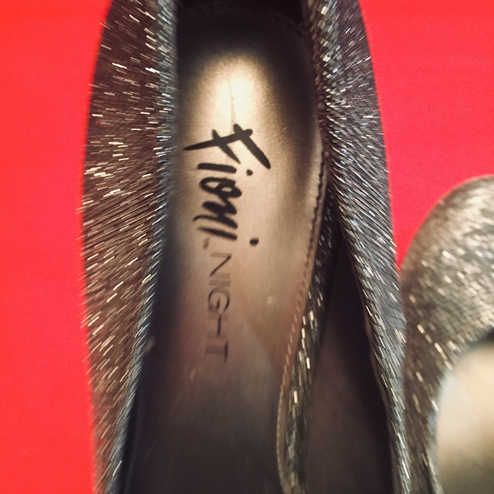 Shoes - Picture 4 of 4